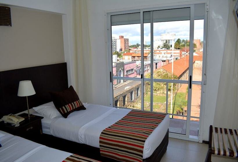 غرفة قياسية, De La Plaza