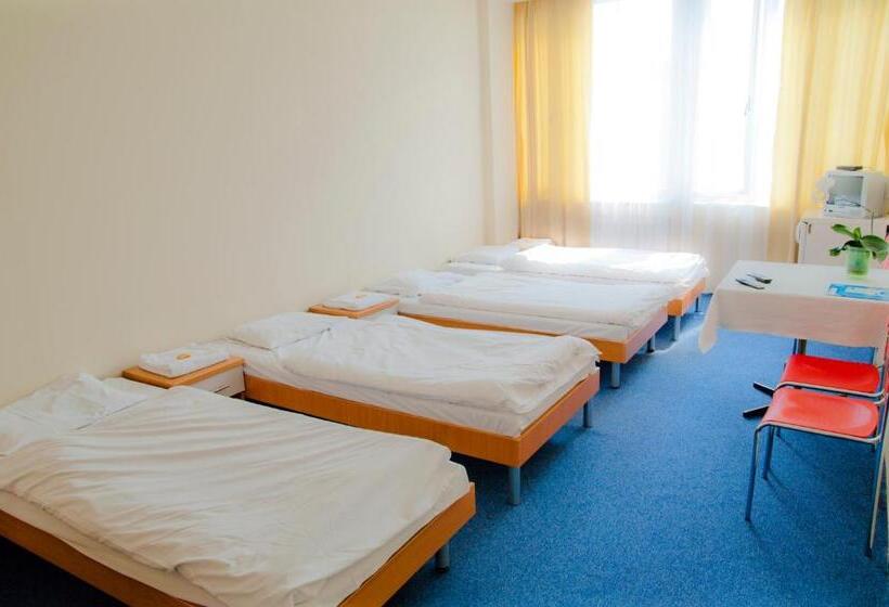 Standard Neljän Hengen Huone, Dom Turystyczny Indigo