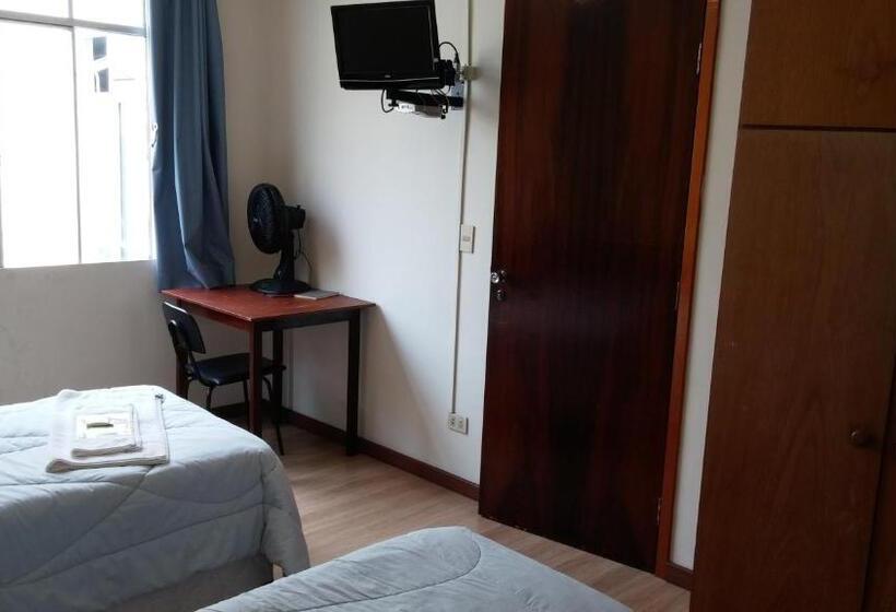 חדר סטנדרט לשלושה, Hara Palace