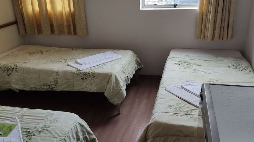 חדר סטנדרט לשלושה, Hara Palace