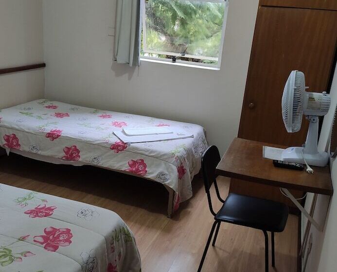 חדר סטנדרט לשלושה, Hara Palace