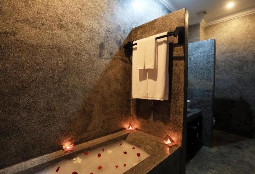 اتاق لوکس با چشم‌انداز استخر, Khmer Mansion Boutique