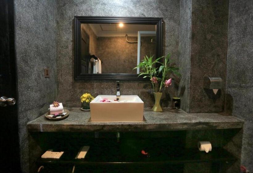 اتاق استاندارد با چشم‌انداز استخر, Khmer Mansion Boutique