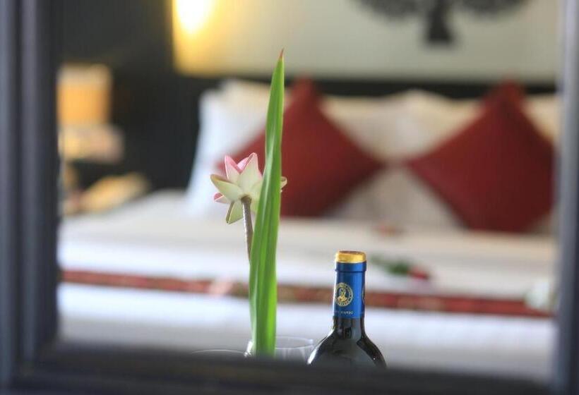 اتاق خانوادگی تودرتو, Khmer Mansion Boutique