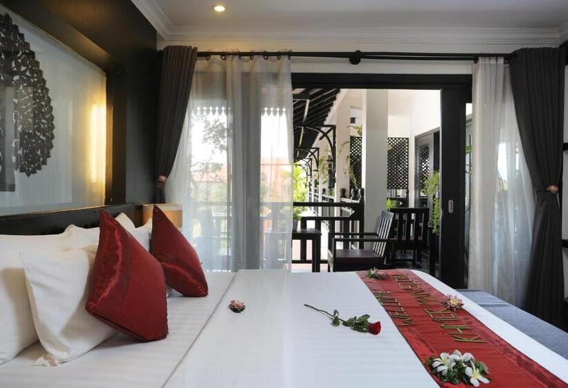 اتاق خانوادگی تودرتو, Khmer Mansion Boutique