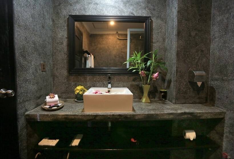 اتاق استاندارد با چشم‌انداز استخر, Khmer Mansion Boutique