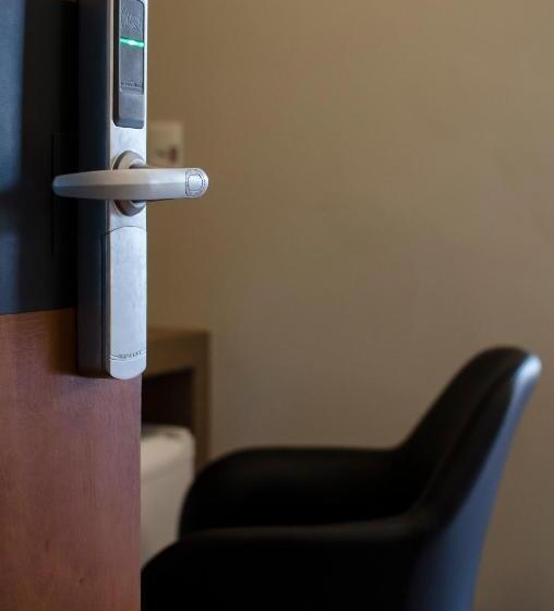 اتاق استاندارد, Melo