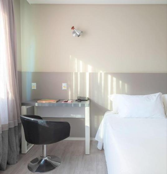 اتاق استاندارد, Melo