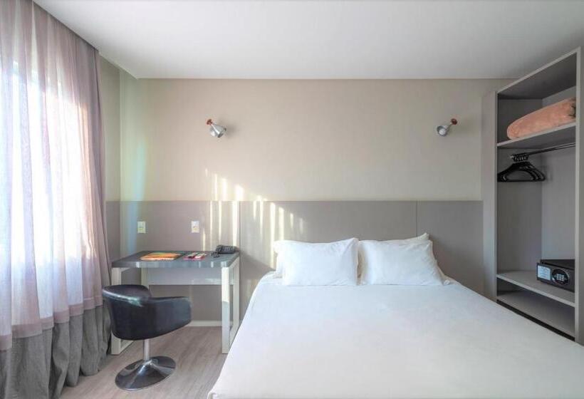 اتاق استاندارد, Melo