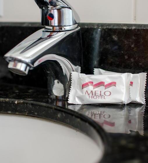 اتاق استاندارد سه نفره, Melo