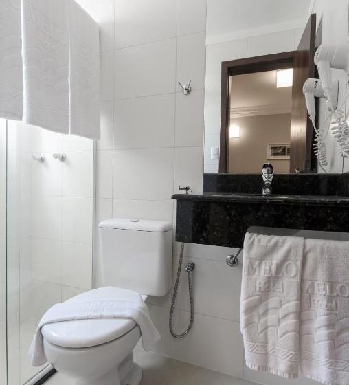 اتاق استاندارد سه نفره, Melo