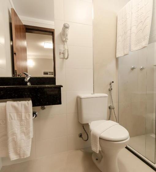 اتاق استاندارد سه نفره, Melo