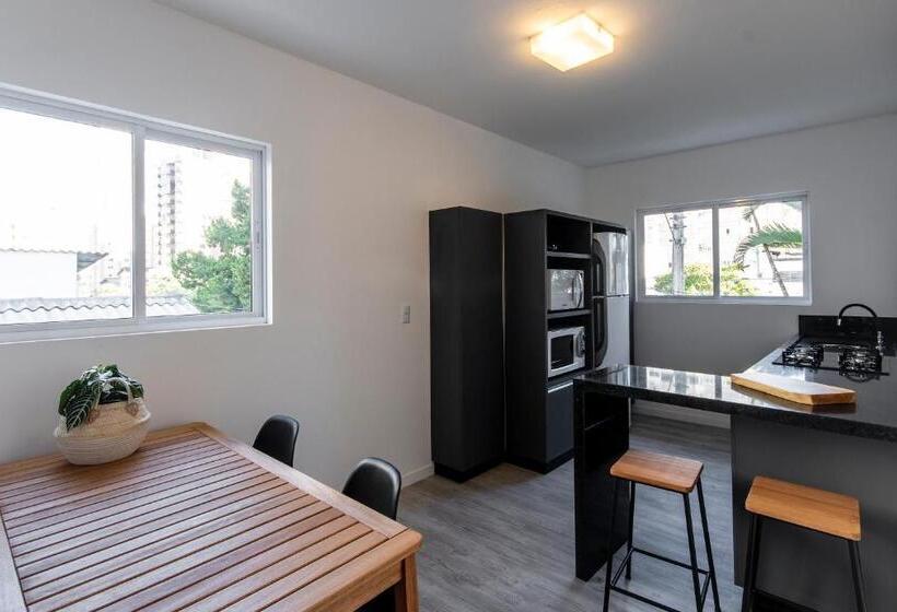 خانه 2 خوابه, Melo