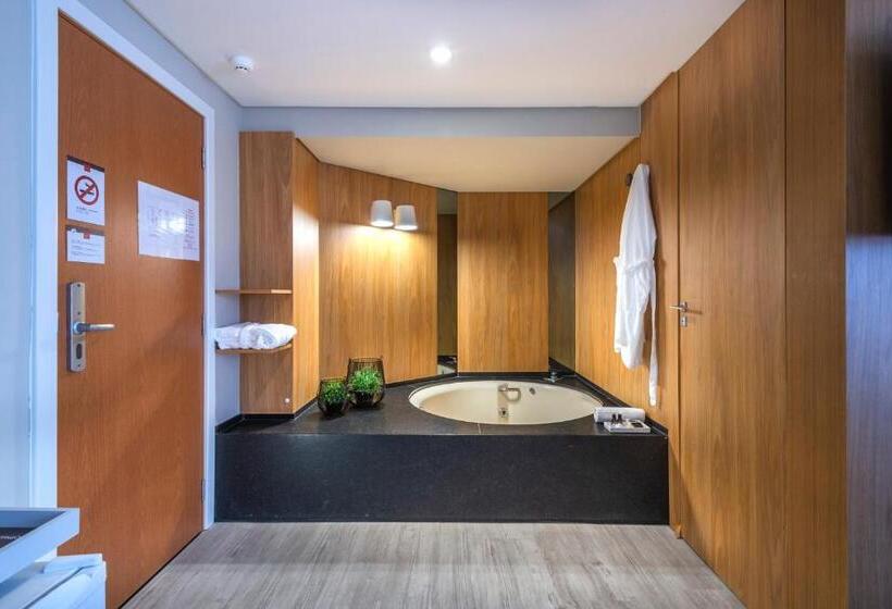 سوئیت با تخت بزرگ, Melo