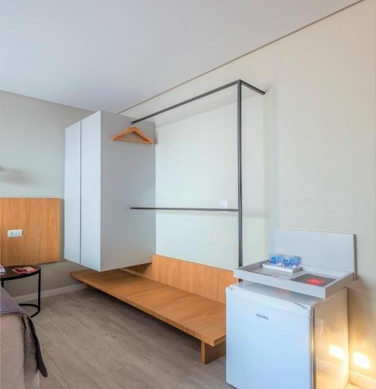 سوئیت با تخت بزرگ, Melo