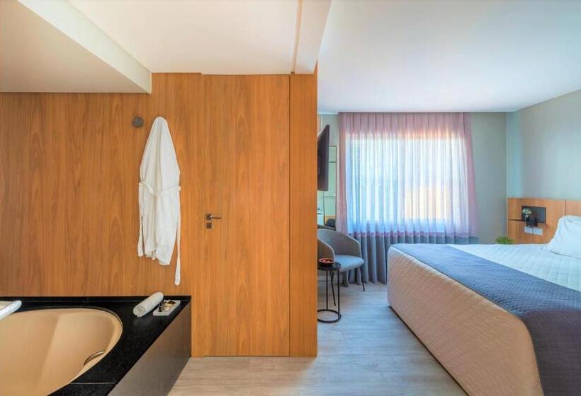 سوئیت با تخت بزرگ, Melo