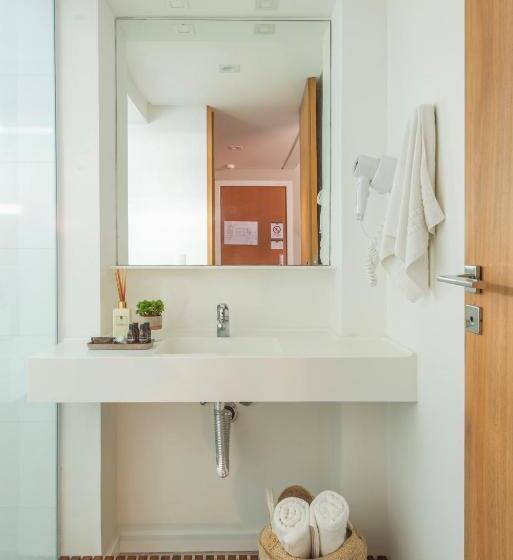 سوئیت با تخت بزرگ, Melo