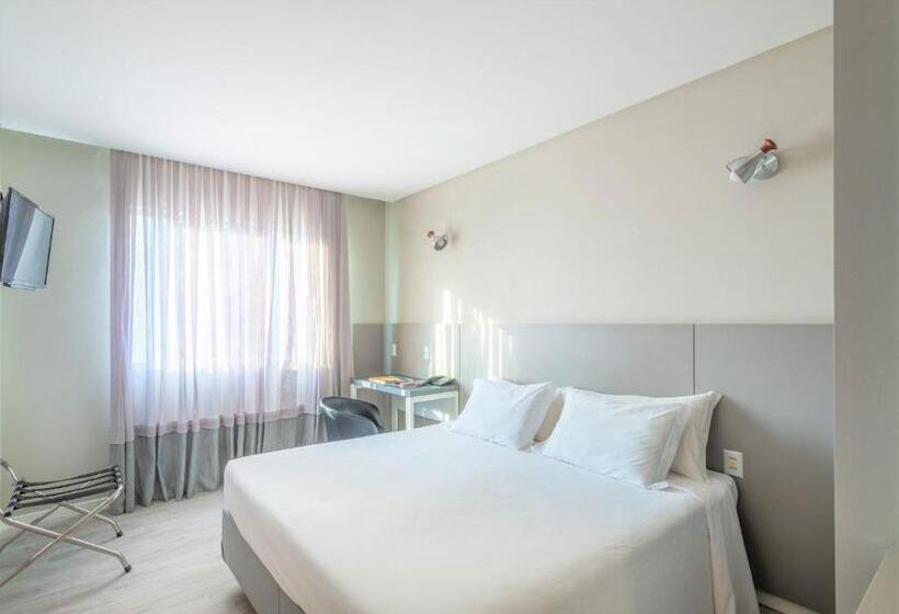 اتاق استاندارد, Melo