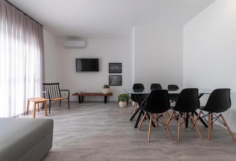 خانه 2 خوابه, Melo