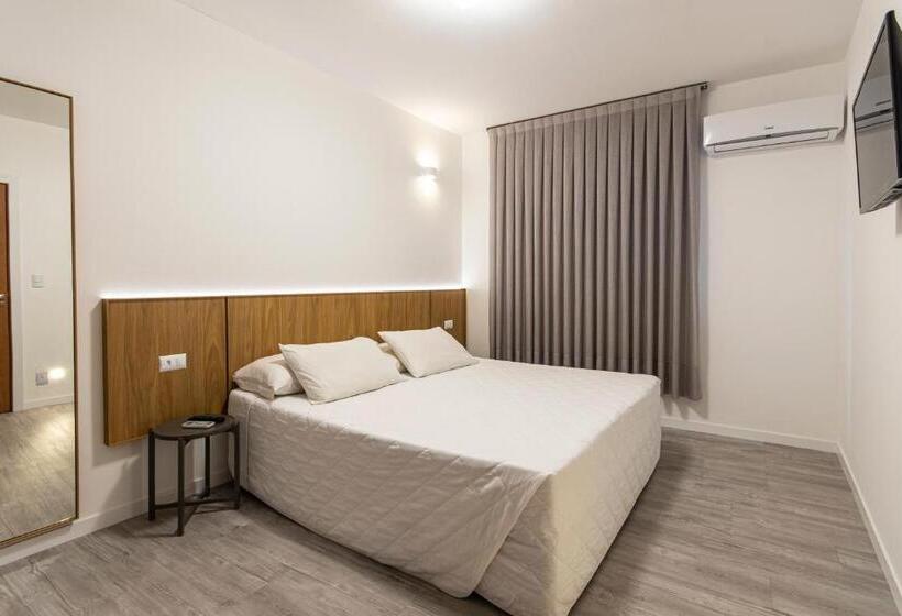 خانه 2 خوابه, Melo