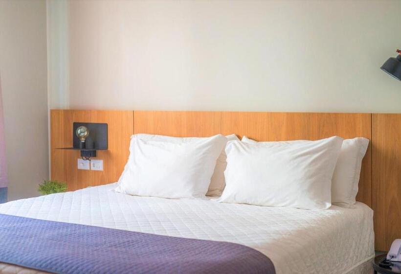 سوئیت با تخت بزرگ, Melo