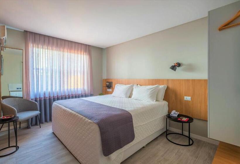 سوئیت با تخت بزرگ, Melo