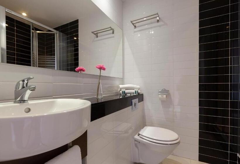 غرفة قياسية, Olympia Universidades