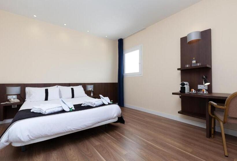 غرفة قياسية مزوَّدة بتراس, Olympia Universidades