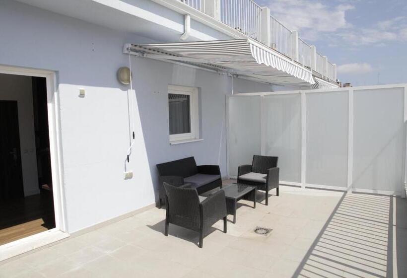 غرفة قياسية مزوَّدة بتراس, Olympia Universidades