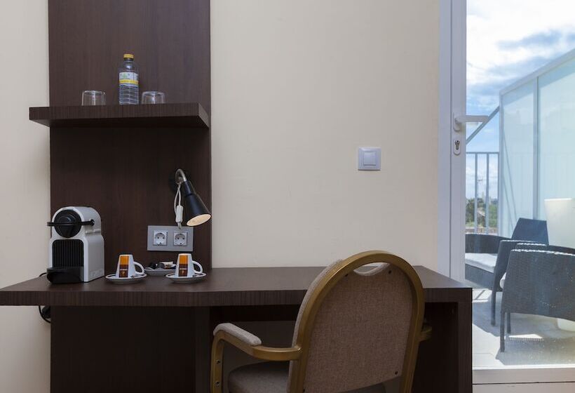 غرفة قياسية مزوَّدة بتراس, Olympia Universidades