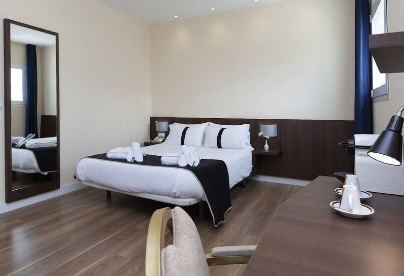 غرفة قياسية مزوَّدة بتراس, Olympia Universidades