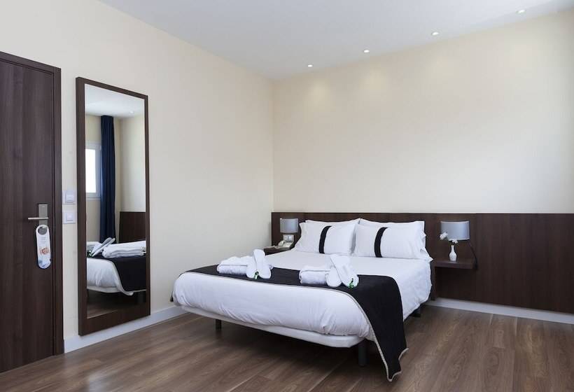 غرفة قياسية مزوَّدة بتراس, Olympia Universidades