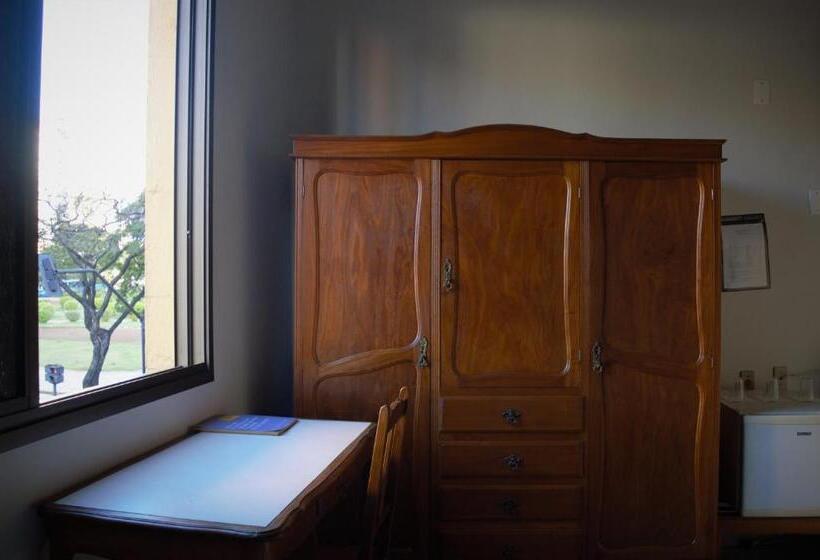 经济型三人房间, Sorrento