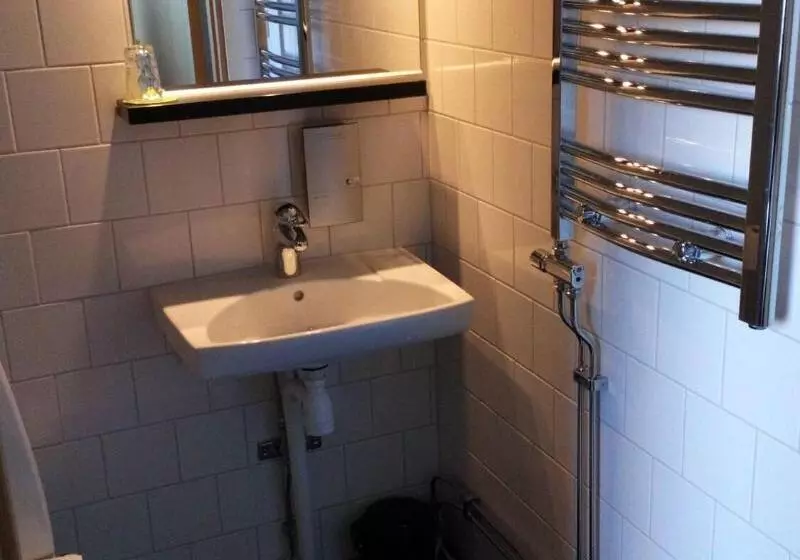 اتاق استاندارد یک نفره, Spis Hotell Naran