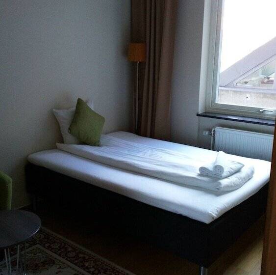 标准单人间, Spis Hotell Naran