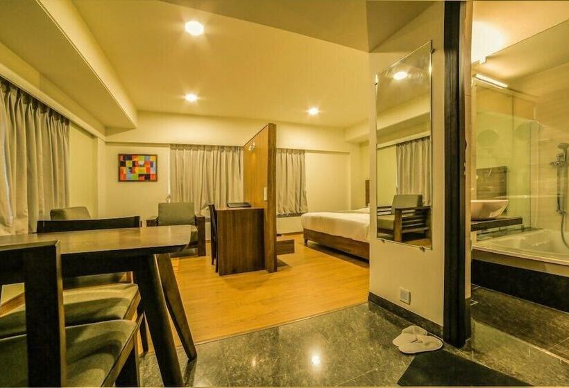 高级套房, The Basil Park