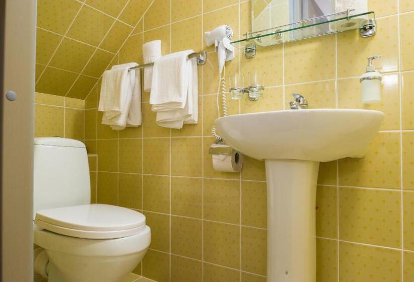 اتاق عادی, Three Crowns Residents