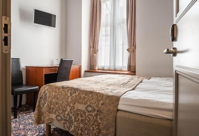 اتاق عادی, Three Crowns Residents