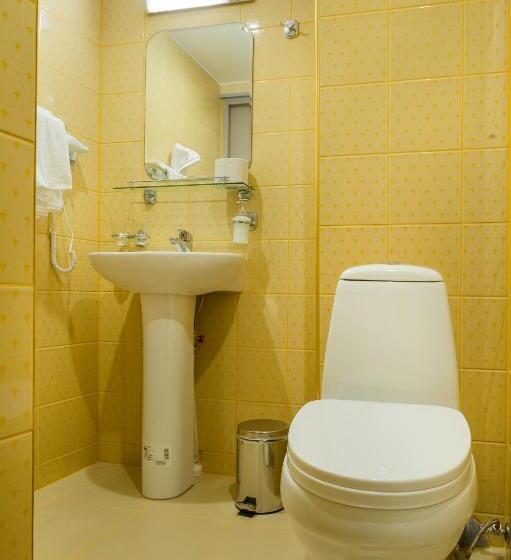 اتاق عادی یک تخته, Three Crowns Residents