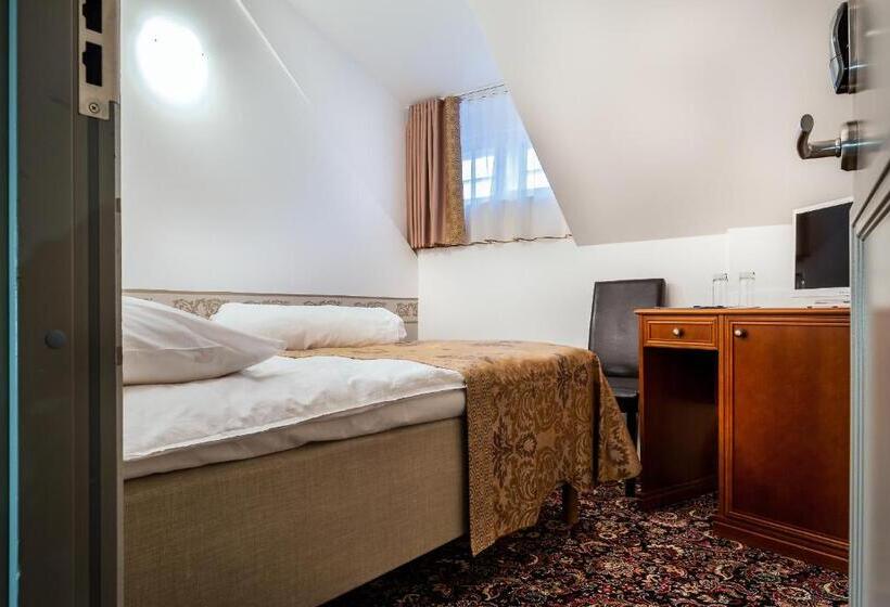 اتاق عادی یک تخته, Three Crowns Residents