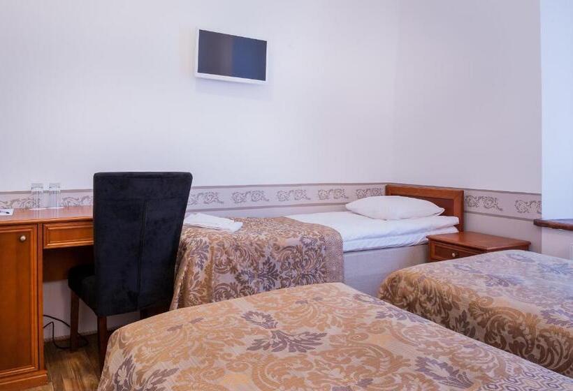 اتاق استاندارد سه نفره, Three Crowns Residents