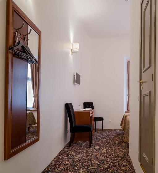 اتاق استاندارد, Three Crowns Residents