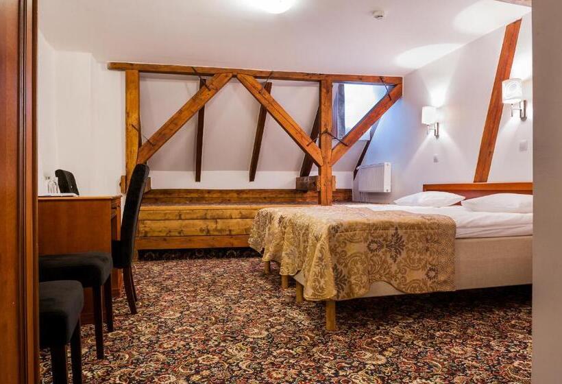 اتاق استاندارد, Three Crowns Residents