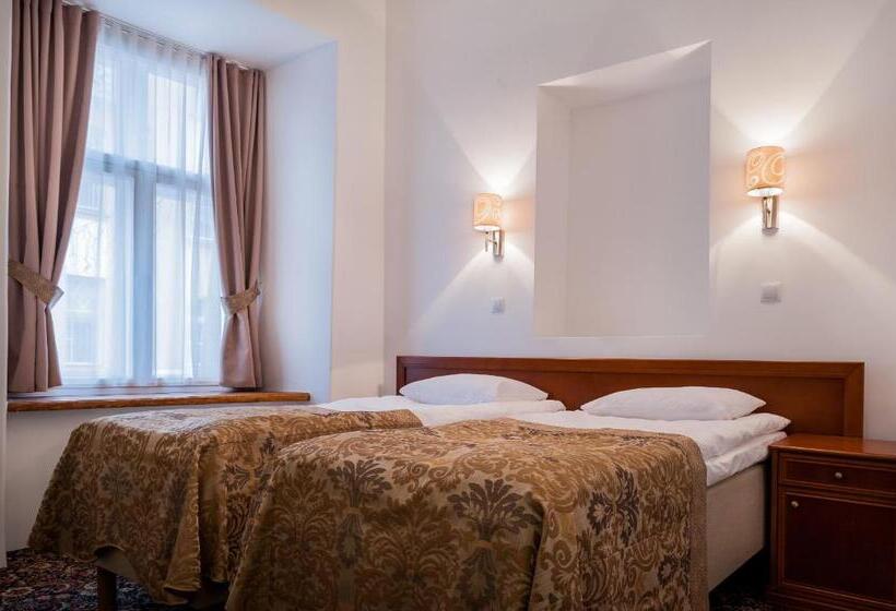 اتاق استاندارد, Three Crowns Residents