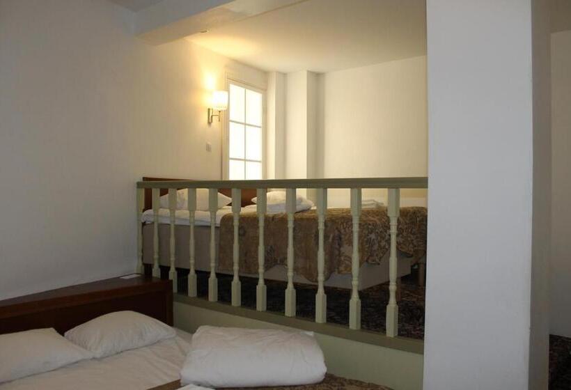 اتاق خانوادگی, Three Crowns Residents