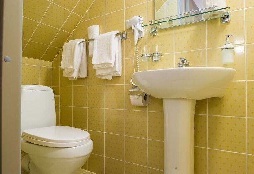 اتاق عادی, Three Crowns Residents