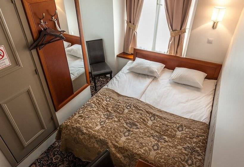 اتاق عادی, Three Crowns Residents