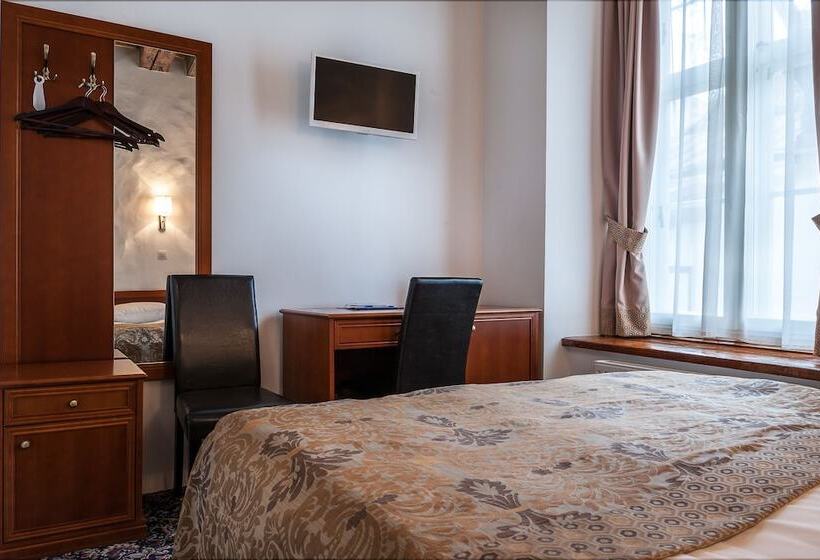 اتاق عادی, Three Crowns Residents