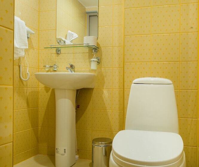 اتاق عادی یک تخته, Three Crowns Residents