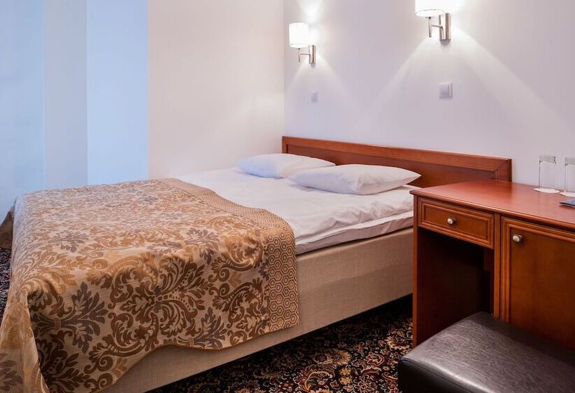 اتاق عادی یک تخته, Three Crowns Residents